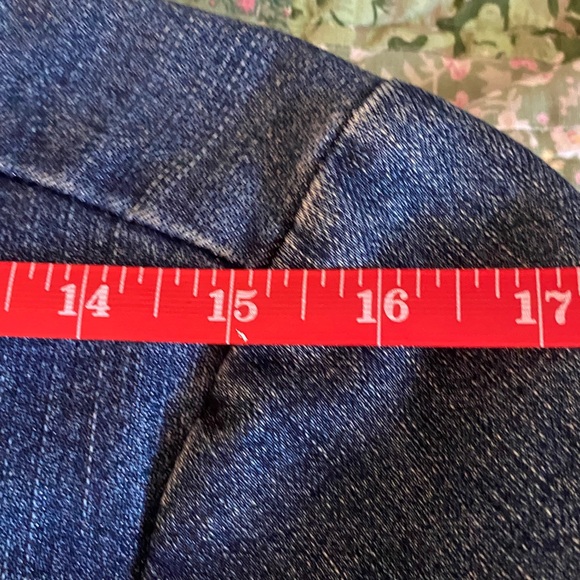 Christina Zinn - Cute ruffled denim jacket - Picture 7 of 7